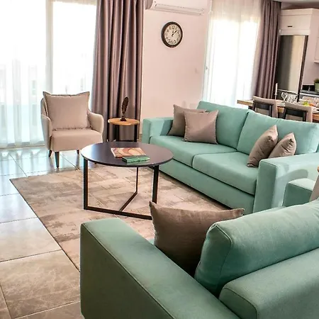 Ξενοδοχείο με διαμερίσματα Luxury Homes